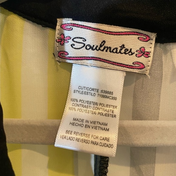 Soulmates sheer top. Great with canine - Picture 3 of 4